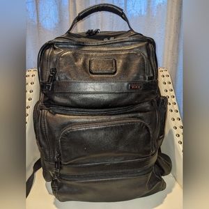 TUMI alpha Brief Pack